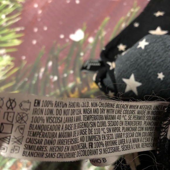 Forever 21 Star Print Black Crop Top - Picture 3 of 6